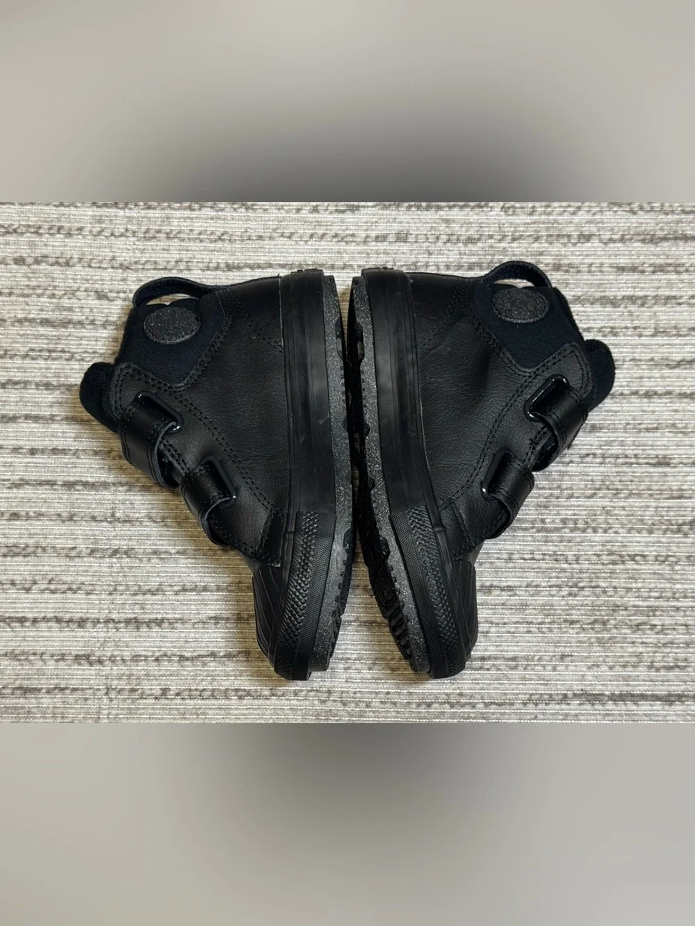 Converse stylish counter